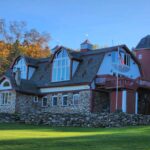 Side facing the valley Side facing the valley