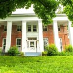 Cromwell Manor Inn Bed & Breakfast