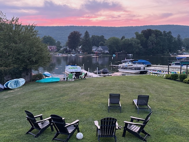 Blue Heron Cove: Lakefront Getaway w/ Hot Tub